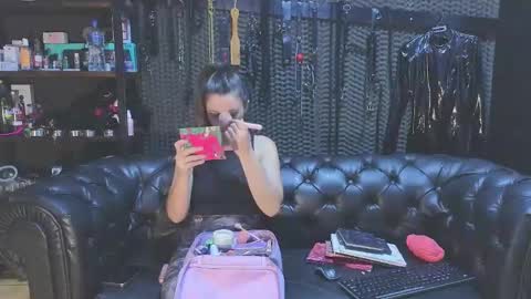  KIMBERLY SWAN  online show from 21, 1, 2025