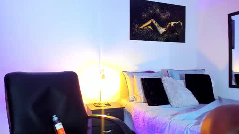 Snapshot of kimberlybanks2 chatting on 6, 3, 2025 Kimberly Banks online show from 6, 3, 2025