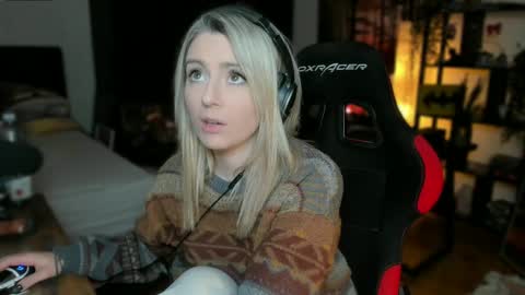 Wolfs Girl online show from 12, 2, 2025