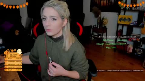 Wolfs Girl online show from 30, 10, 2025