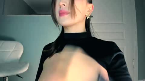 Kiki  online show from 18, 4, 2026