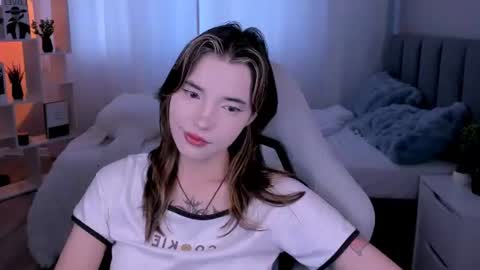 Snapshot of kimm_wong chatting on 2, 7, 2026 kimm wong online show from 2, 7, 2026