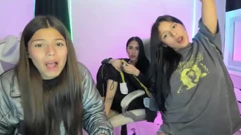 Snapshot of kimmi_foxy chatting on 17, 12, 2024 kimmi online show from 17, 12, 2024