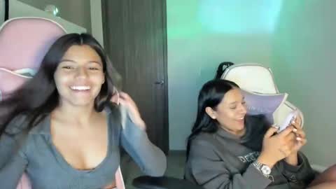 Snapshot of kimmi_foxy chatting on 4, 10, 2025 kimmi online show from 4, 10, 2025