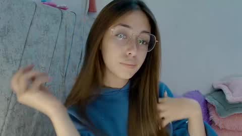 Snapshot of kimmy_veggaa chatting on 19, 10, 2025 kimm online show from 19, 10, 2025