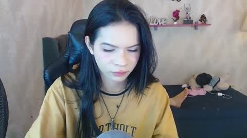 Snapshot of kimsy_ chatting on 10, 10, 2025 kimsy_ online show from 10, 10, 2025