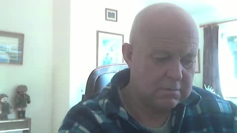 Snapshot of kindahairy4u chatting on 27, 10, 2025 kindahairy4u online show from 27, 10, 2025