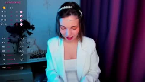 Hazel online show from 4, 12, 2025