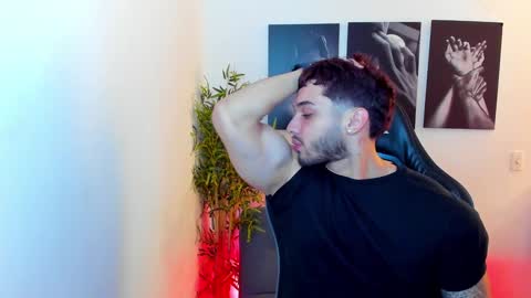 Snapshot of king_of_kings__ chatting on 1, 1, 2025 king_of_kings__ online show from 1, 1, 2025