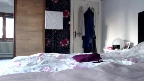 sexysexyhotwetpinkredpussy online show from 18, 4, 2026