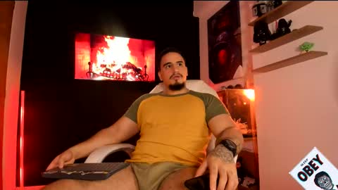 Snapshot of kingbear777 chatting on 10, 9, 2025 King Bear online show from 10, 9, 2025