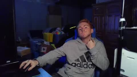 Snapshot of kingoffootfetish chatting on 25, 10, 2025 Master  King Tommy online show from 25, 10, 2025