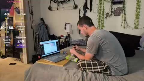 Snapshot of kinkybratab chatting on 4, 8, 2026 kinkybratab online show from 4, 8, 2026