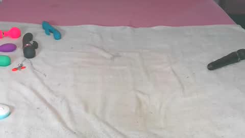 KinyBunz online show from 4, 12, 2025