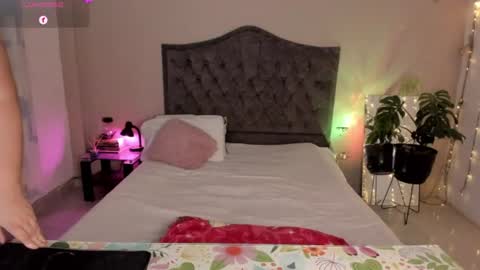 Snapshot of kinkyelise chatting on 23, 6, 2026 Jenny online show from 23, 6, 2026