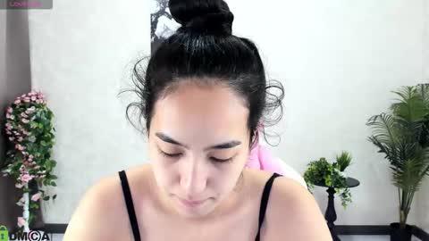 Snapshot of kira_lilian chatting on 22, 10, 2025 Aura online show from 22, 10, 2025