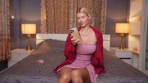 Snapshot of kirabl00m chatting on 19, 6, 2026 kira bloom online show from 19, 6, 2026