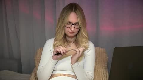 Snapshot of kirafatex chatting on 15, 11, 2025 KiraFatex online show from 15, 11, 2025