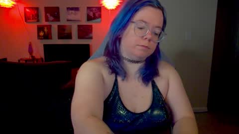 Snapshot of kiraspitqueen chatting on 27, 5, 2026 KiraSpitQueen online show from 27, 5, 2026