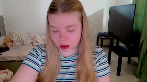 Jennyblonde and Emmabrunette online show from 4, 6, 2026