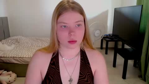 Jennyblonde and Emmabrunette online show from 19, 7, 2026
