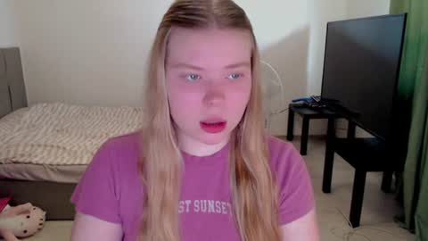Jennyblonde and Emmabrunette online show from 22, 7, 2026
