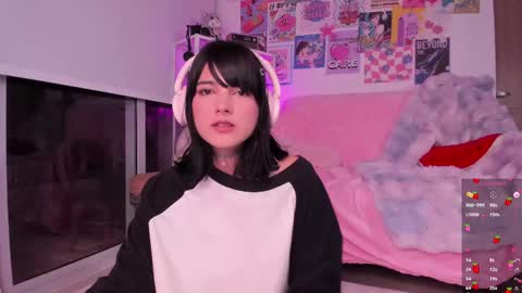 Snapshot of kittenmoon_ chatting on 18, 2, 2025 online show from 18, 2, 2025