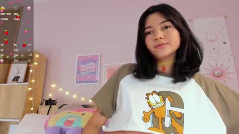 Snapshot of kittenmoon_ chatting on 3, 10, 2025 online show from 3, 10, 2025