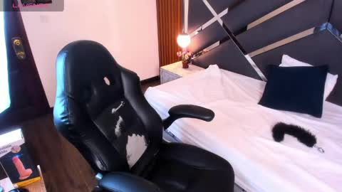 Snapshot of kittie_vixen chatting on 14, 4, 2026 Kittie Vixen online show from 14, 4, 2026