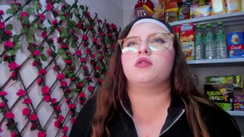Snapshot of kitty__pinnk chatting on 5, 5, 2026 KAROL online show from 5, 5, 2026