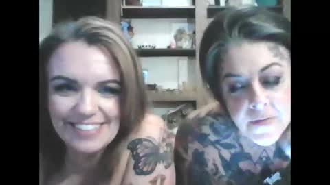 Snapshot of kitty_bang_bang chatting on 28, 4, 2026 kitty_bang_bang online show from 28, 4, 2026