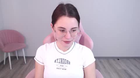 Snapshot of kitty_boy246 chatting on 22, 10, 2025 Andrew online show from 22, 10, 2025