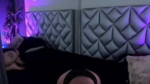   online show from 15, 10, 2025