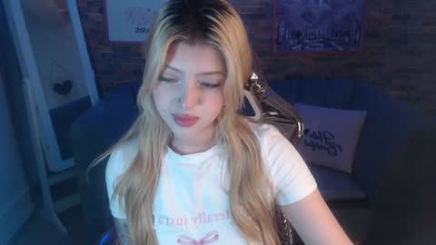 kitty_fox_b online show from 10, 1, 2025