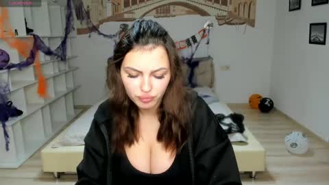 Snapshot of kitty_shenson chatting on 1, 11, 2025 Kate online show from 1, 11, 2025