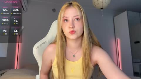 Snapshot of kittyloffe chatting on 4, 6, 2026 Monika online show from 4, 6, 2026