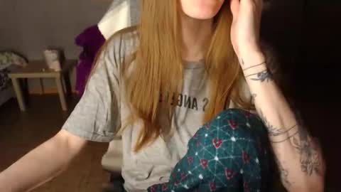 Snapshot of kittylovemoon chatting on 7, 5, 2026 KittyloveMoon online show from 7, 5, 2026