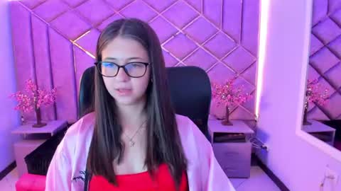 Snapshot of kittypinky01 chatting on 18, 7, 2026 Sarah online show from 18, 7, 2026