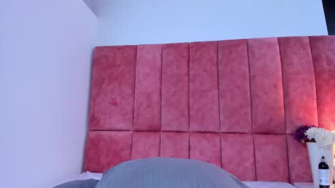 K I T T Y Y  online show from 19, 12, 2025