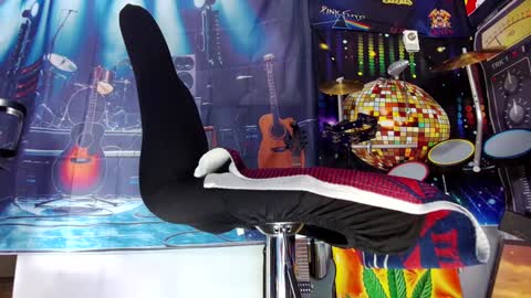 kiveuxmakeu online show from 8, 1, 2025