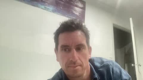 Snapshot of kiwibuzzer chatting on 5, 11, 2025 Champ online show from 5, 11, 2025
