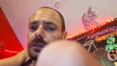 Snapshot of kjs_daddy123 chatting on 14, 4, 2026 Daddy His Splash Queen online show from 14, 4, 2026