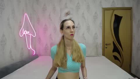 Snapshot of klaryevans chatting on 7, 7, 2026 Klary online show from 7, 7, 2026