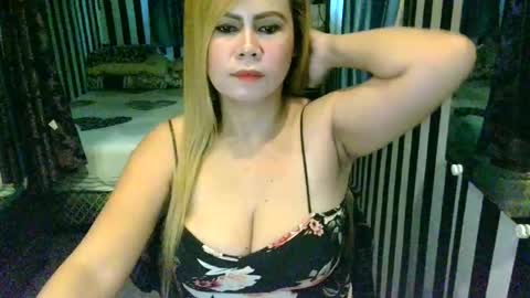 Knows Everything online show from 12, 11, 2025