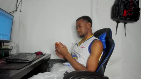 Snapshot of kofi_exotic_ chatting on 15, 5, 2026 kofi online show from 15, 5, 2026