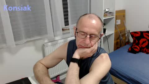 Snapshot of konsiak chatting on 18, 4, 2026 Komsiak online show from 18, 4, 2026