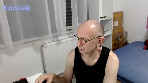 Snapshot of konsiak chatting on 26, 4, 2026 Komsiak online show from 26, 4, 2026