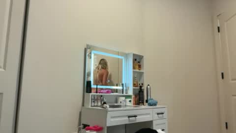 Snapshot of korinaluvv chatting on 14, 6, 2026 Korina online show from 14, 6, 2026