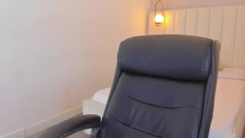 K O S M I C online show from 10, 9, 2025