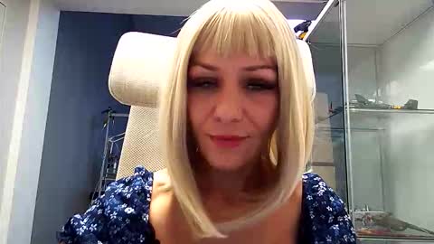 Snapshot of krisred2 chatting on 4, 11, 2025 Kristi online show from 4, 11, 2025